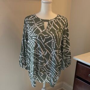 Chico’s Elegant Women's layered Green Print Keyhole top/tunic